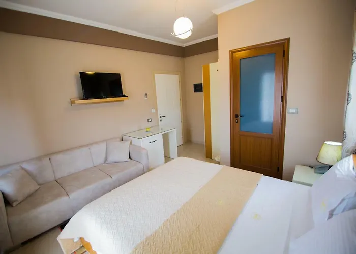 酒店 Dea 2002 科尔察